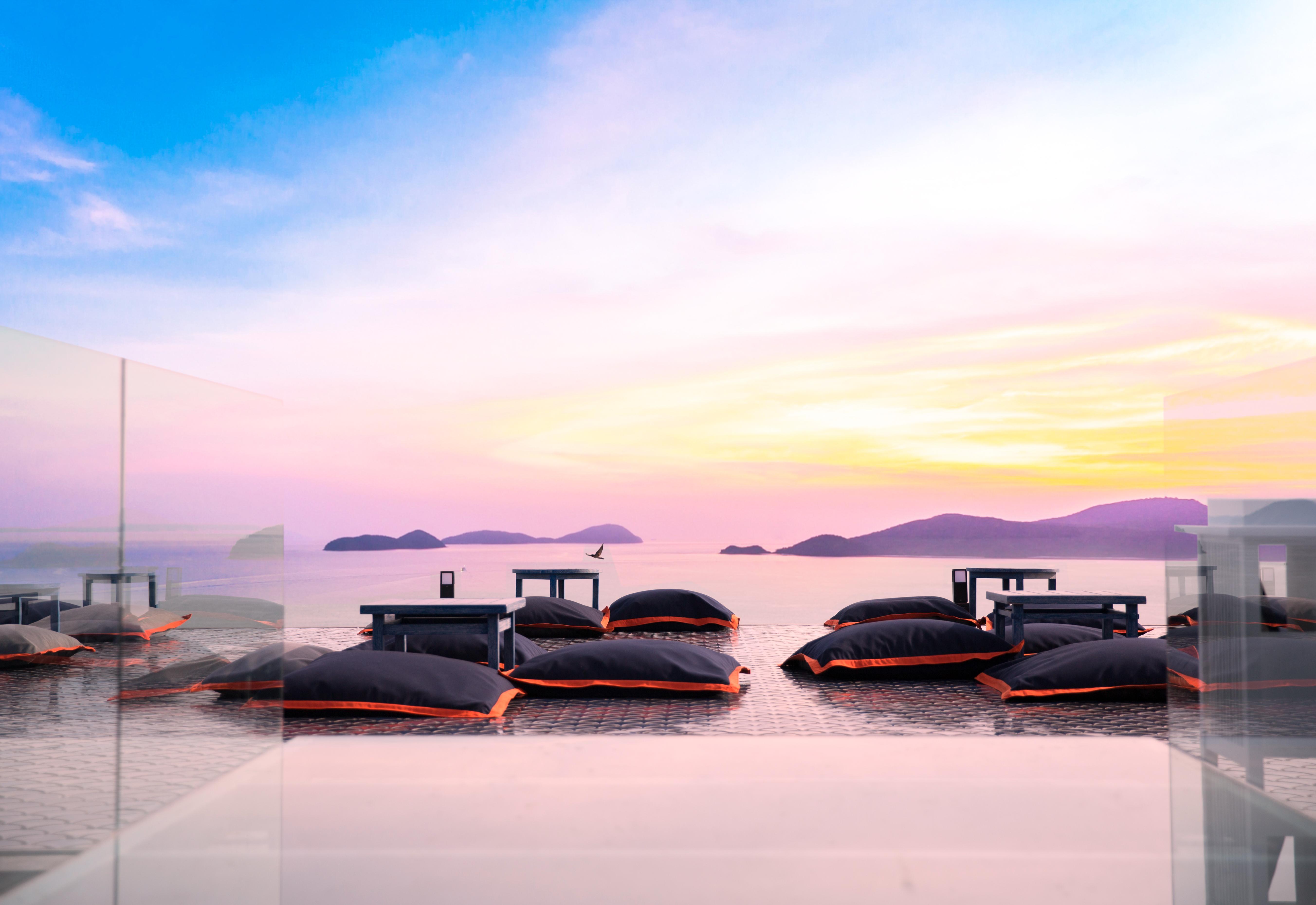 Sri Panwa Phuket Luxury Pool Villa Hotel - Sha Plus Exteriér fotografie View of the Gulf of Thailand from the rooftop bar